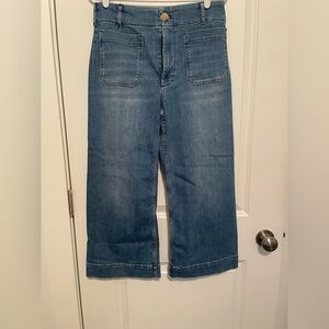 High waisted women’s cropped jeans